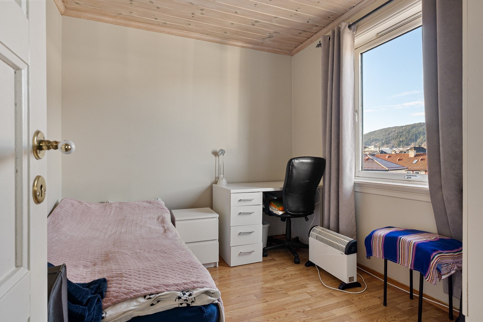 Soverom nr 2 i 2. etasje. Galleribilde