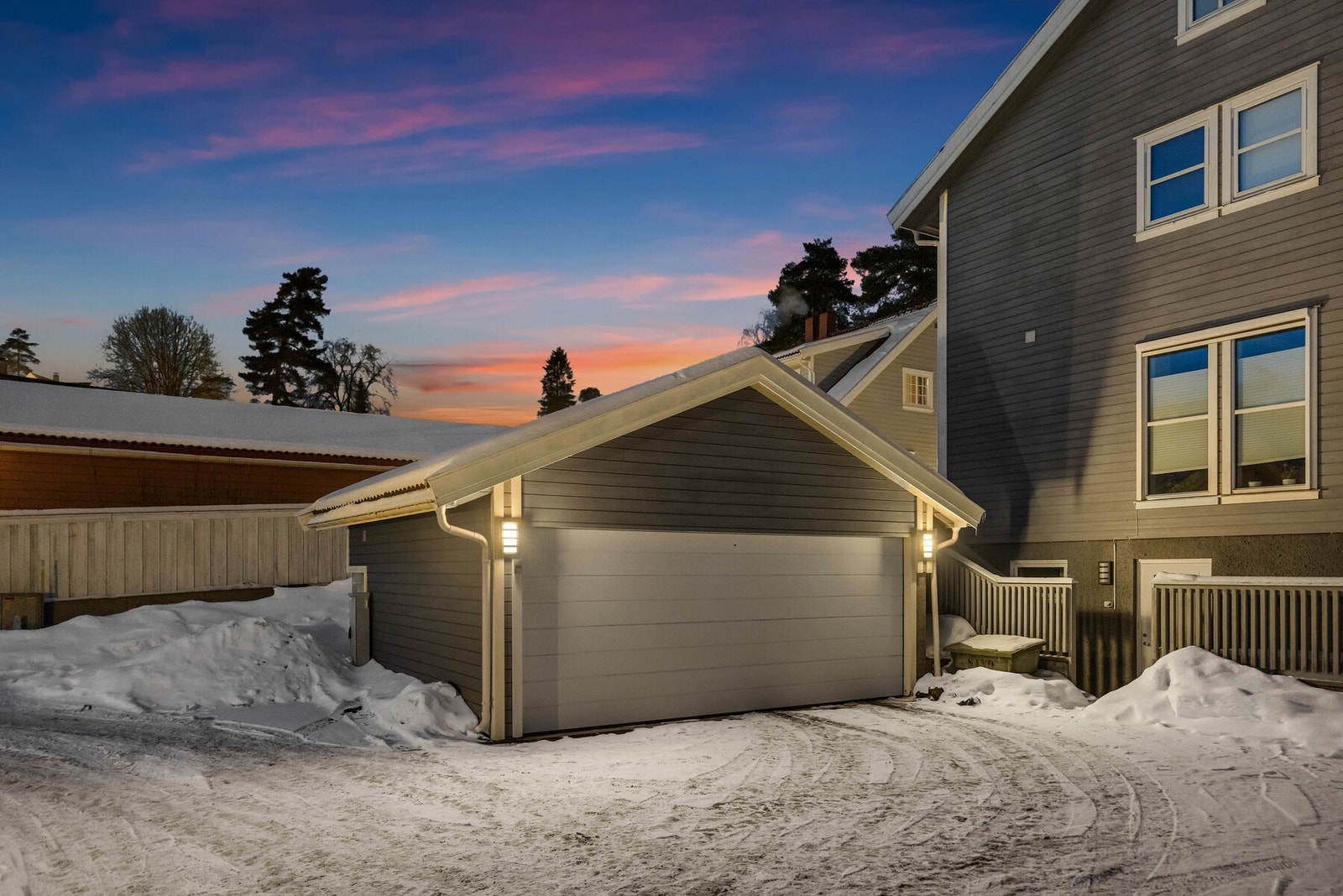 I tillegg disponerer man garasjeplass med elbil-lader. Galleribilde