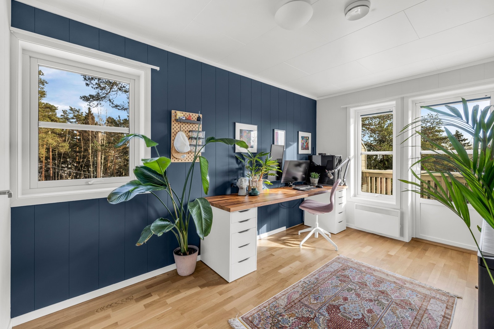 Soverommet får gode lysinnslipp fra to himmelretninger. Galleribilde