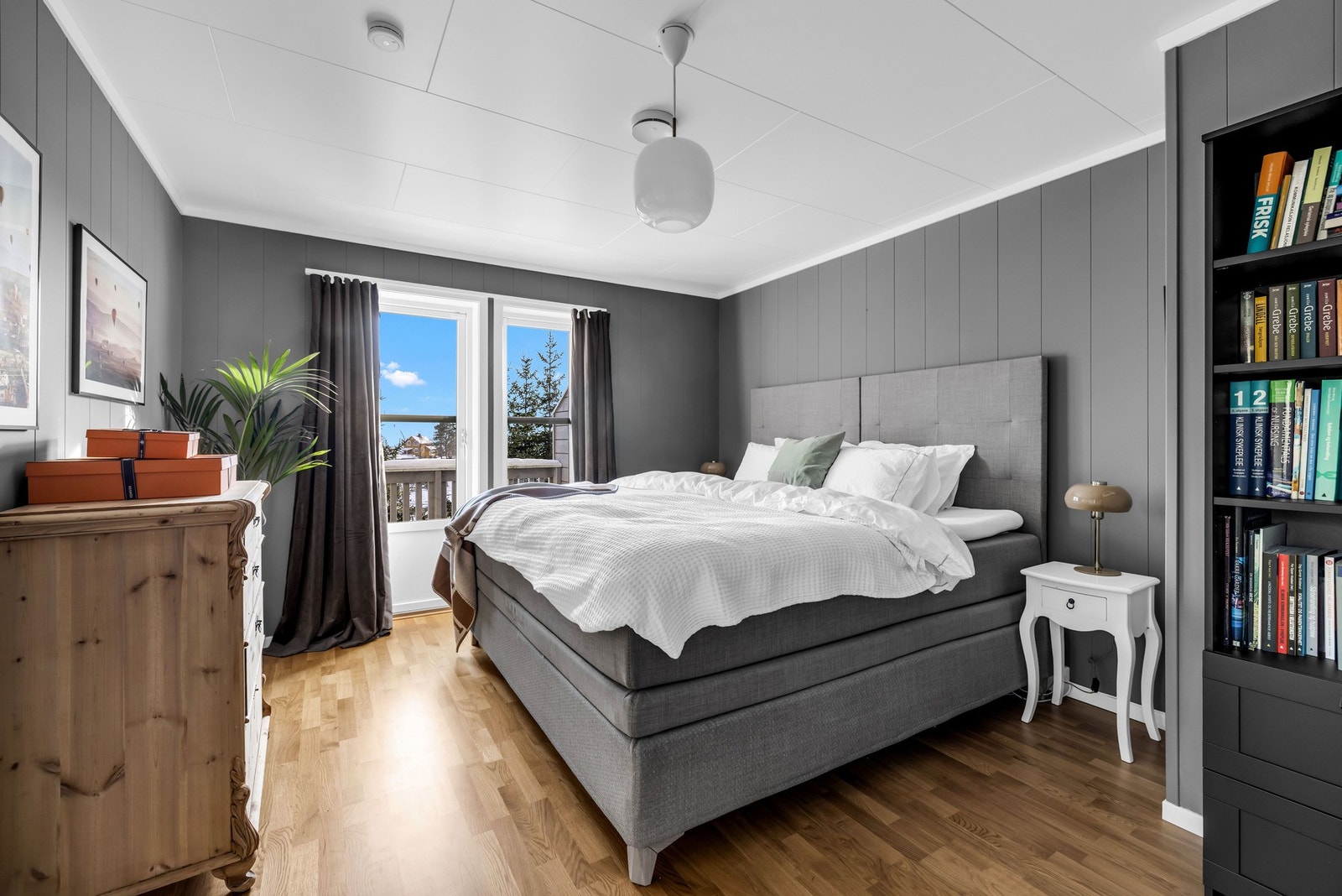 Hovedsoverommet er svært romslig, med god plass til king size bed. Galleribilde