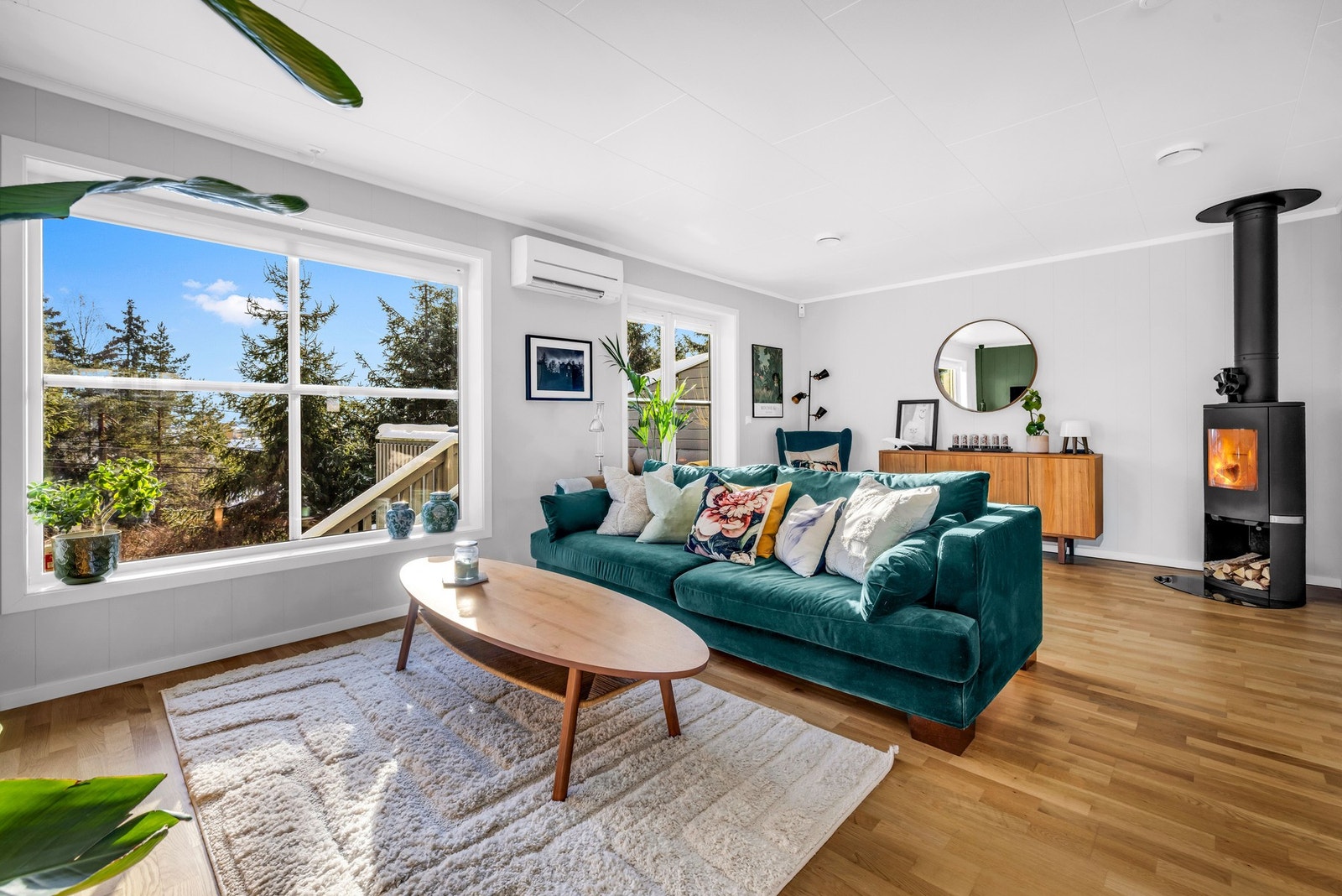 Godt lysinnslipp, med vakkert utsyn mot frodige omgivelser. Galleribilde