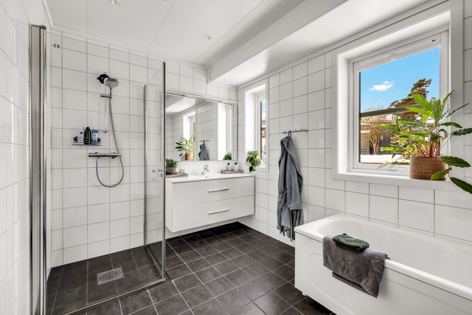 Badet holder standard fra byggeår (2016). Galleribilde