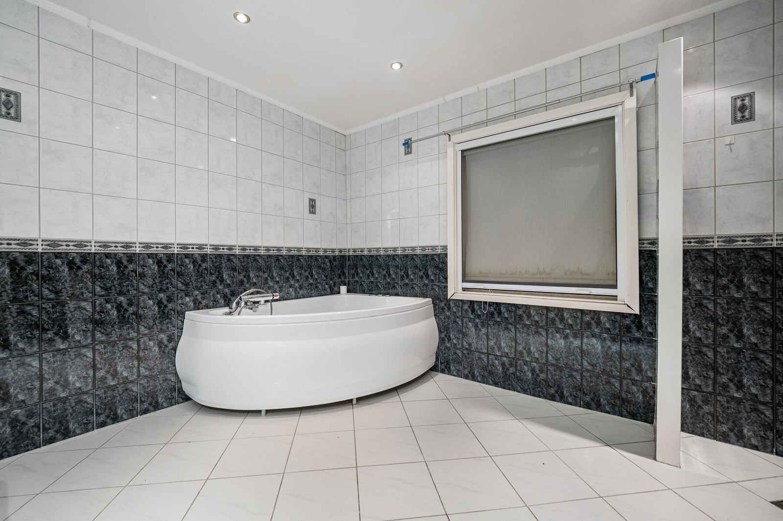 Badet er av god størrelse, eldre standard. Galleribilde