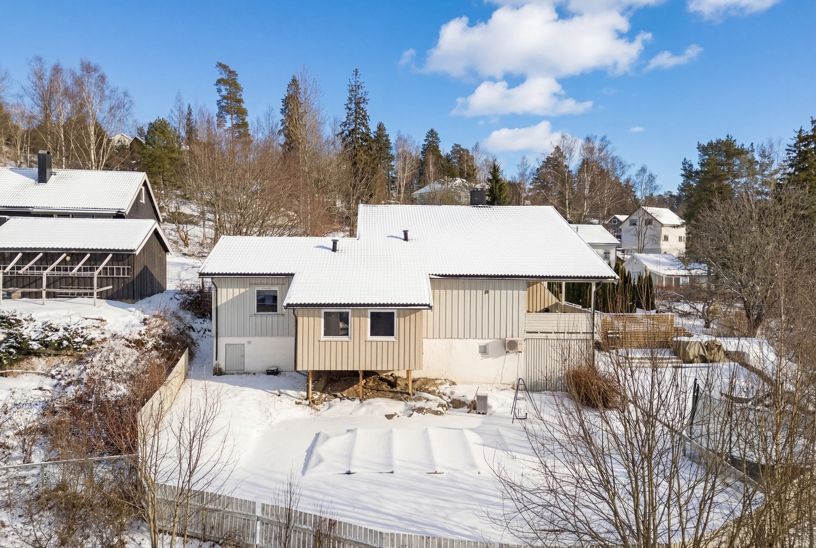 HUset ligger med lite innsyn til uteområdene. Galleribilde
