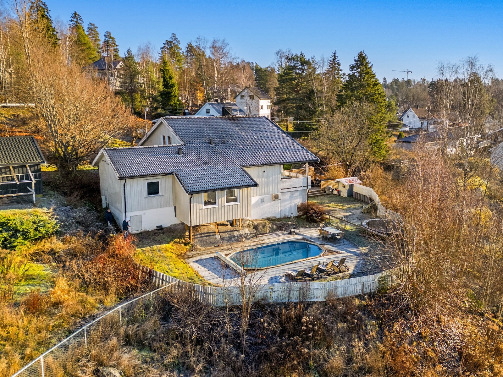 Velkommen til Dalsveien 25, en halvpart av tomannsbolig med basseng! Galleribilde