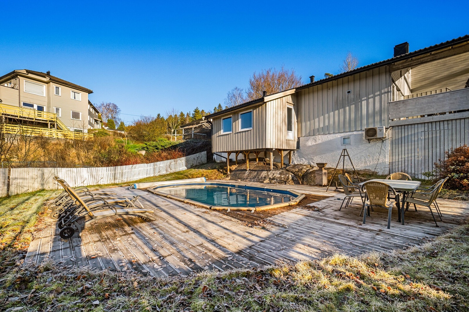 Uteplassen kan nytes på solrike dager. Galleribilde