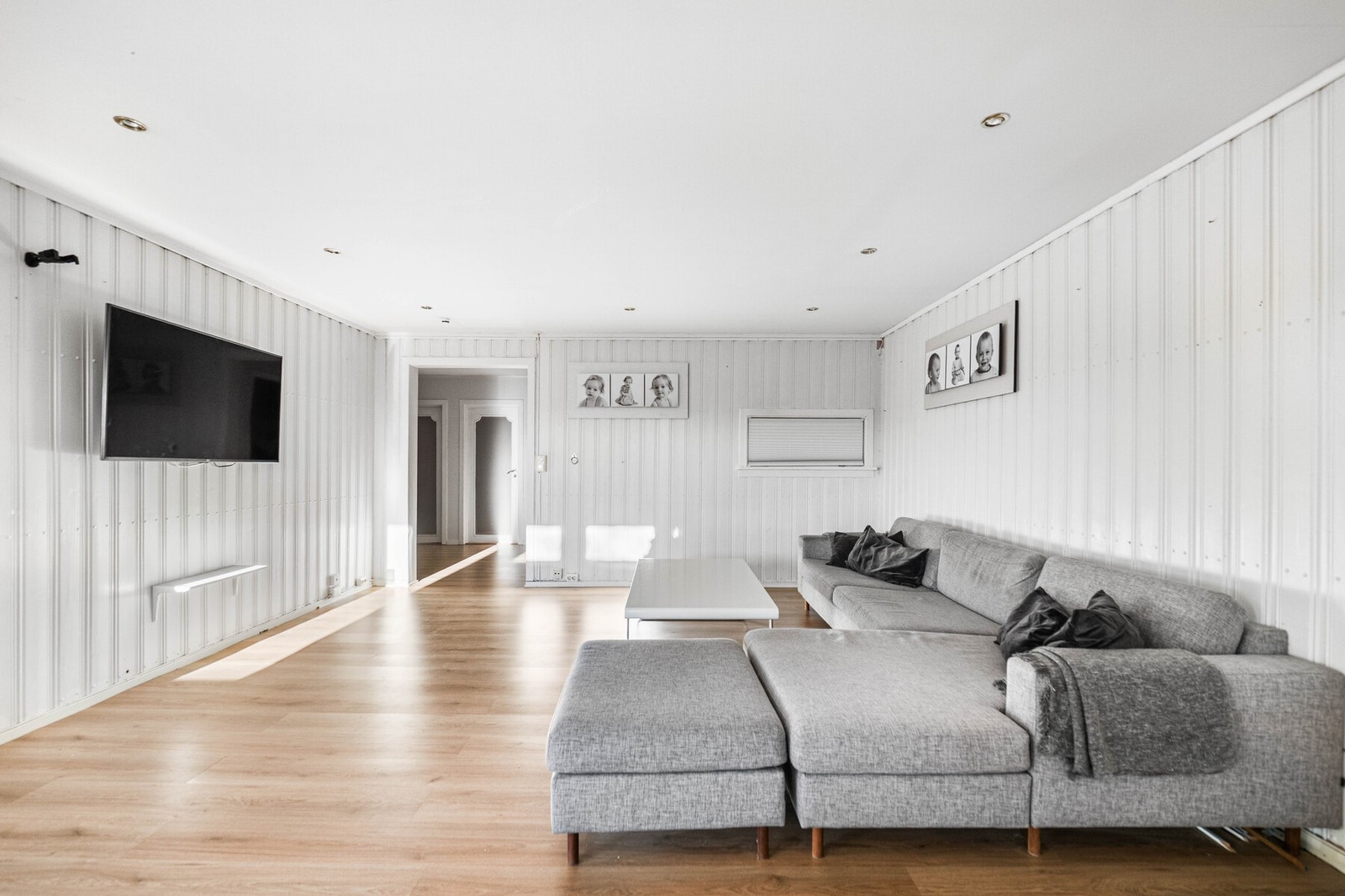 Praktisk tv-hjørne i stuen. Galleribilde