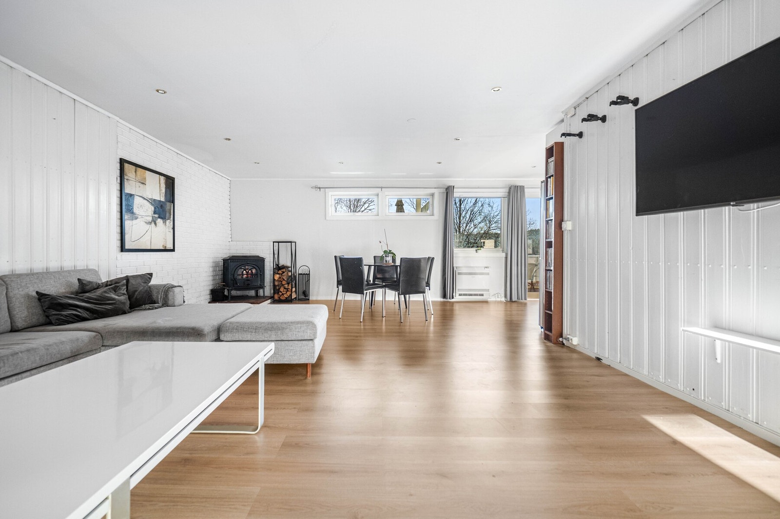 Lys og åpen stue. Galleribilde