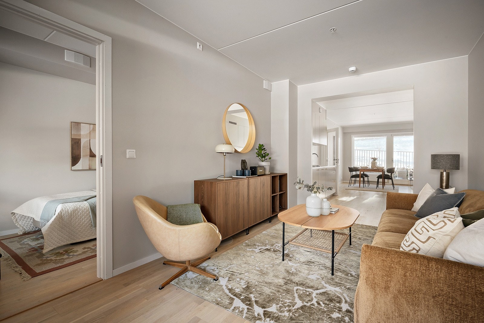 Stue med plass til sofa, mediebenk og stuebord. Galleribilde