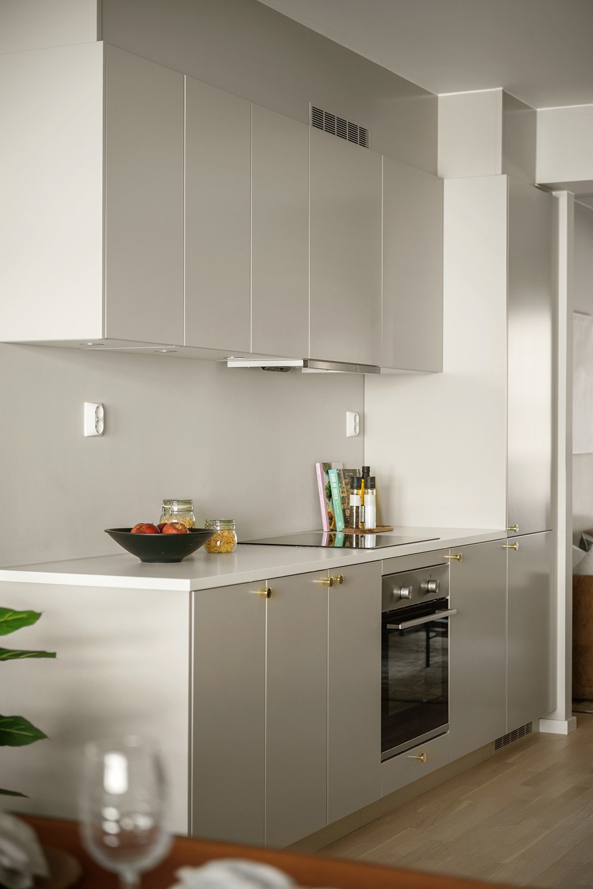 Det er god plass i skap -og skuffer. Galleribilde