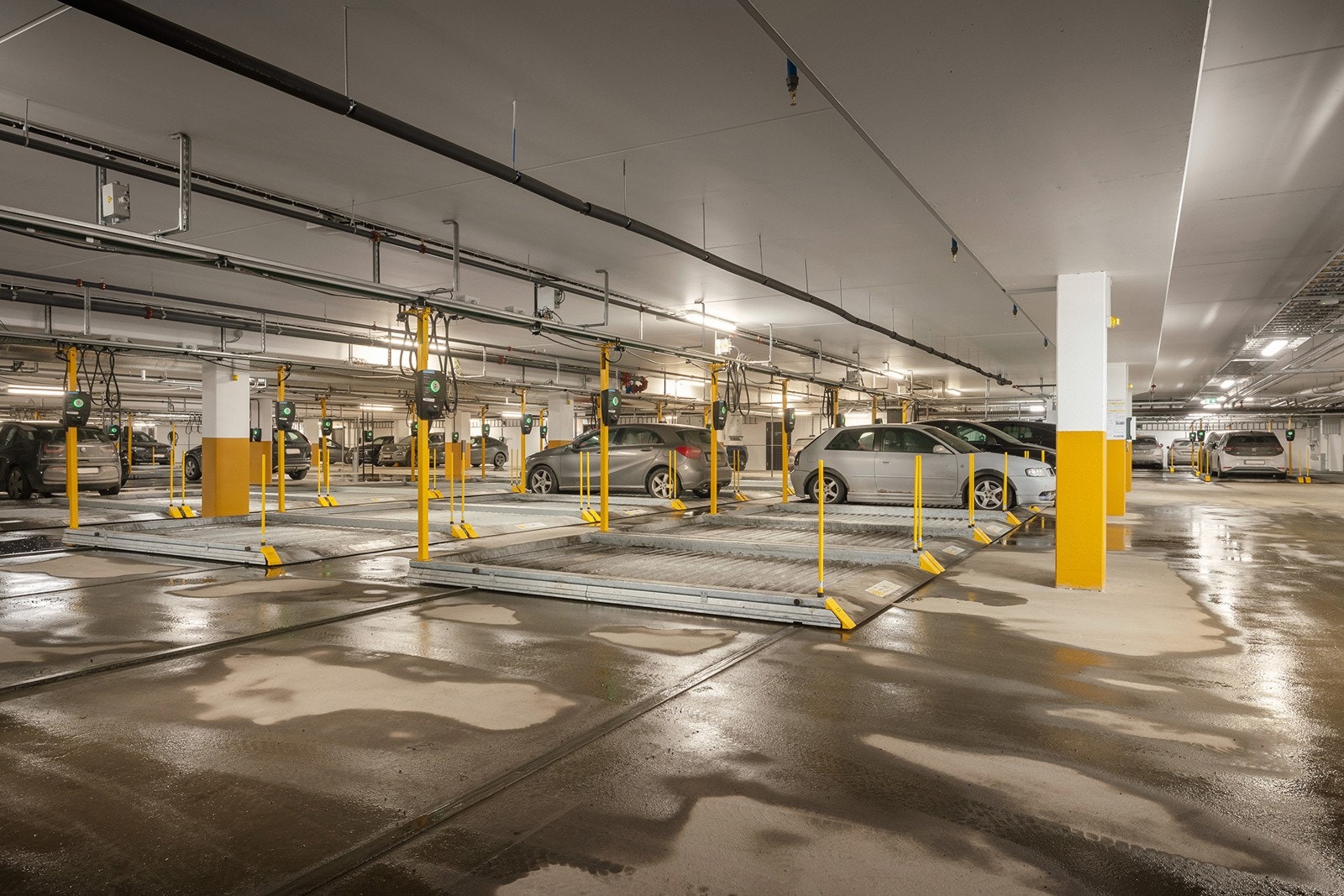 Leiligheten disponerer egen parkeringsplass i garasjeanlegg. Galleribilde