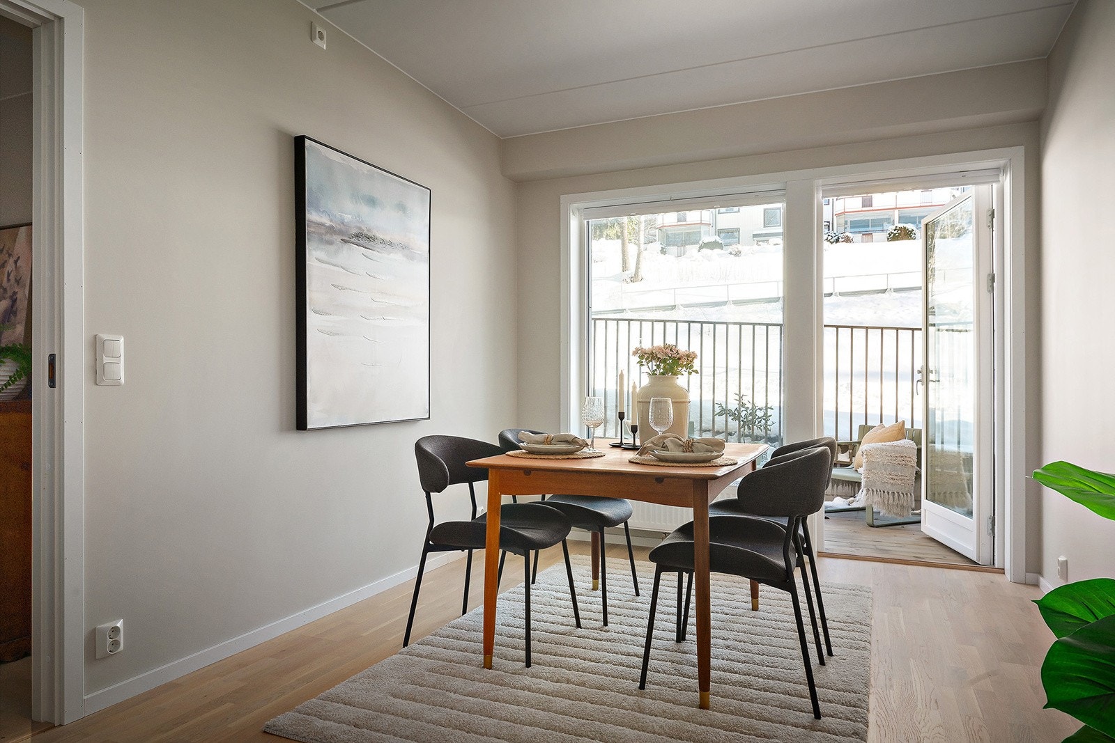 Fra spisestuen har man utgang til egen markterrasse. Galleribilde