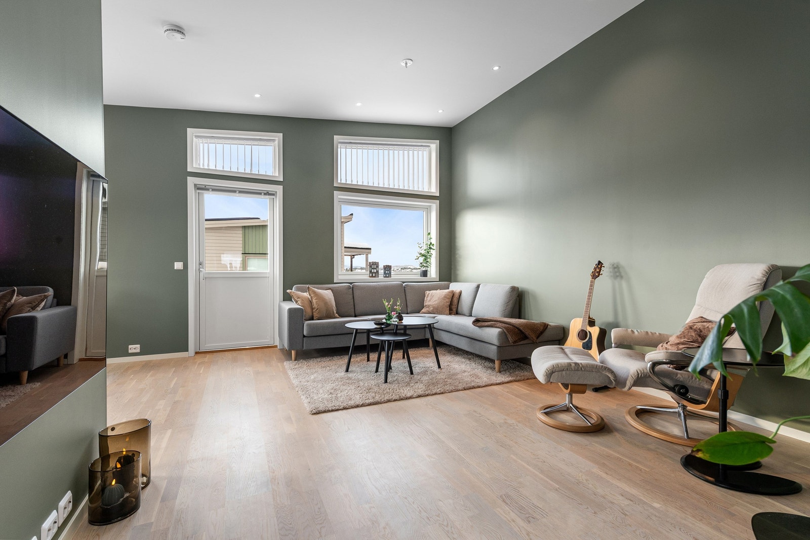 Fra stuen er det direkte utgang til en romslig balkong på 13 m². Galleribilde