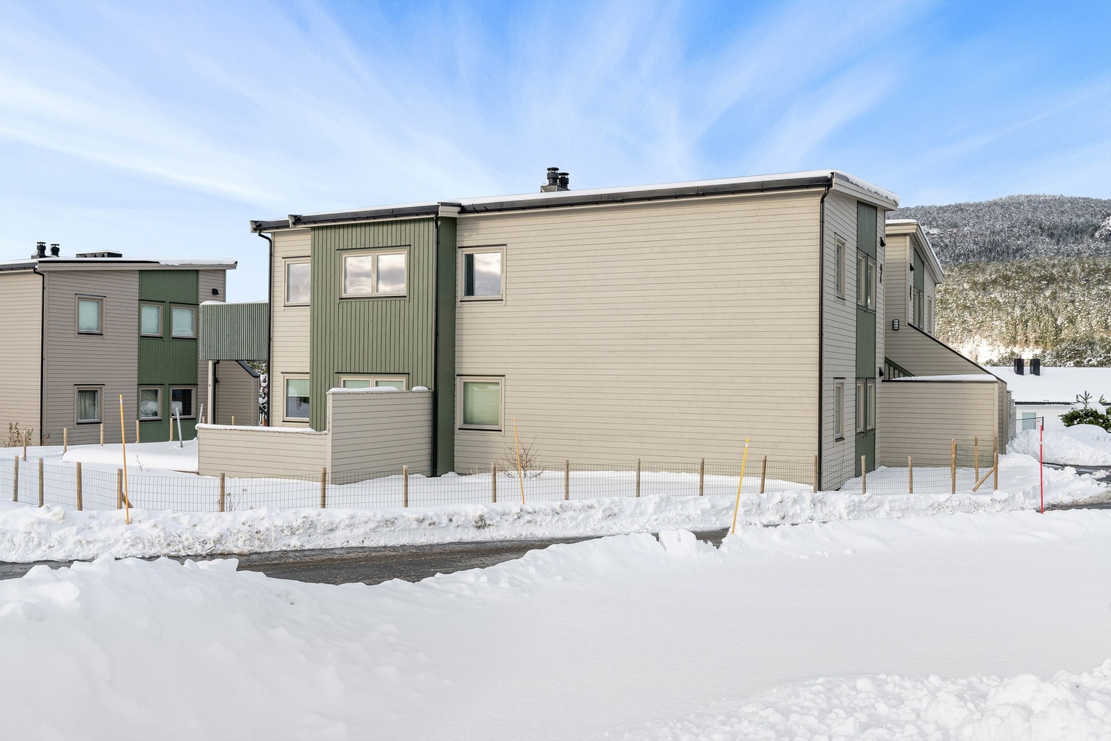 Området har liten trafikkbelastning, noe som bidrar til et trygt og barnevennlig miljø. Galleribilde