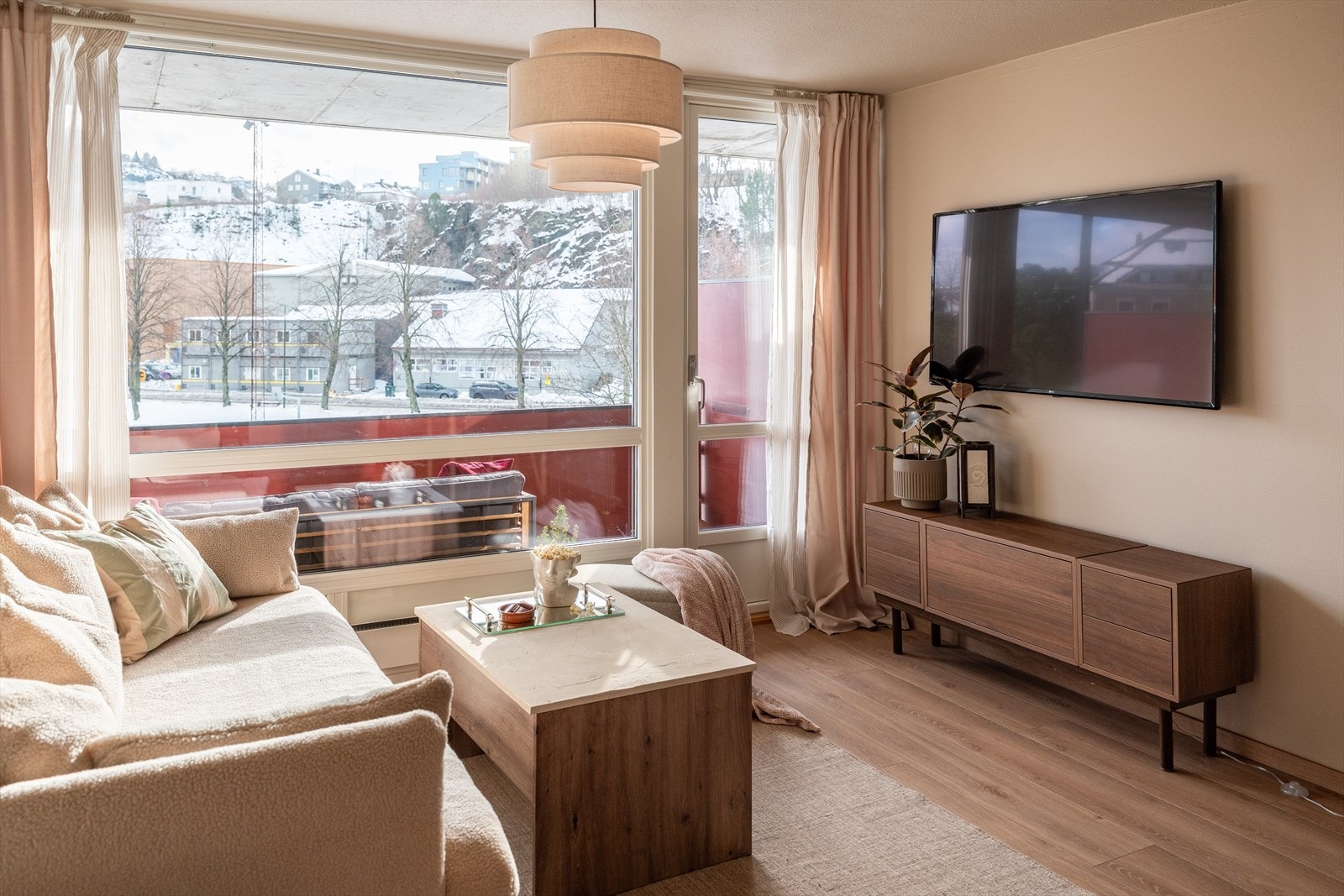 Fra stuen er det utgang til egen balkong som måler 6 m². Galleribilde