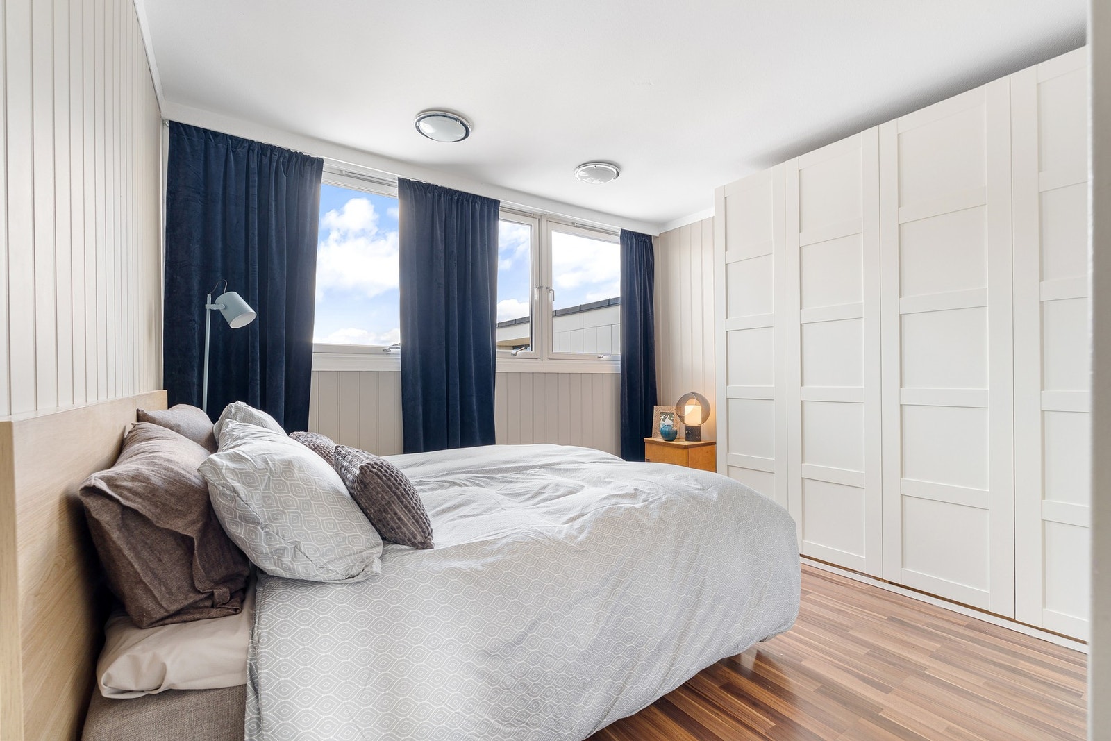 Praktisk garderobeløsning med god plass. Galleribilde