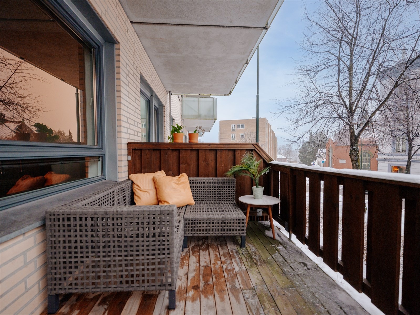 Fra stuen har du adkomst til en hyggelig balkong med plass til utemøblement. Galleribilde