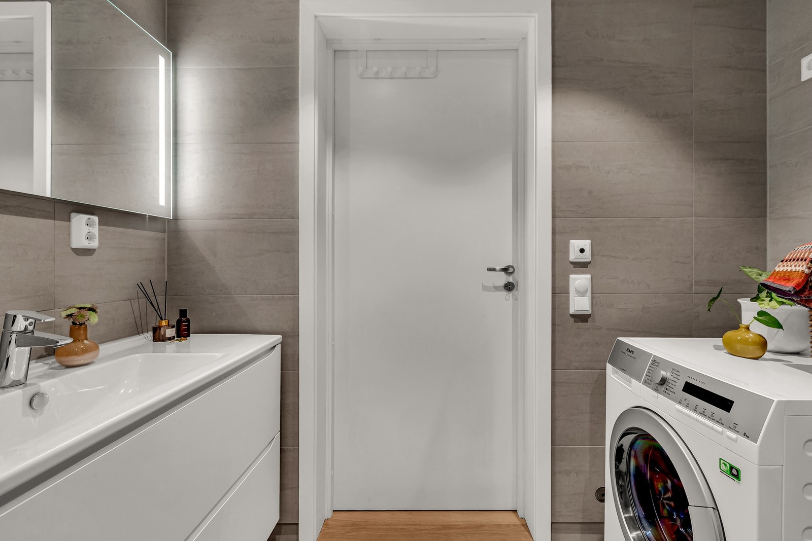 Badet har adkomst fra entréen. Galleribilde