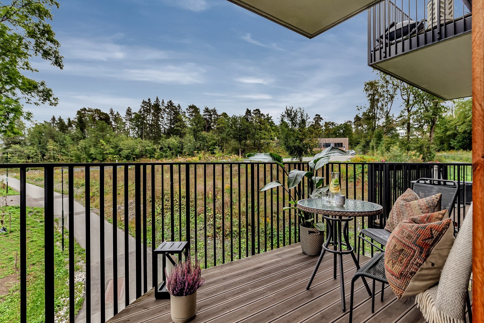 En lys og moderne leilighet med god beliggenhet og egen balkong. Galleribilde