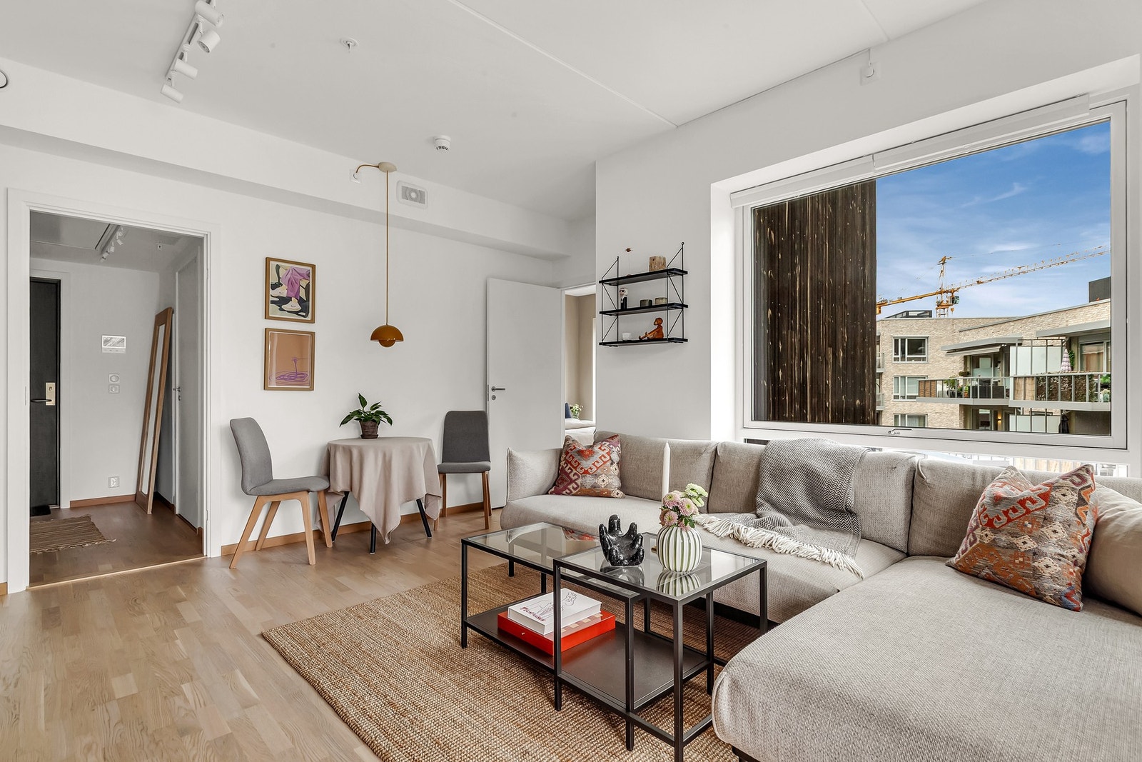 Her er det behagelig vannbåren gulvvarme og balansert ventilasjon for et optimalt inneklima. Galleribilde