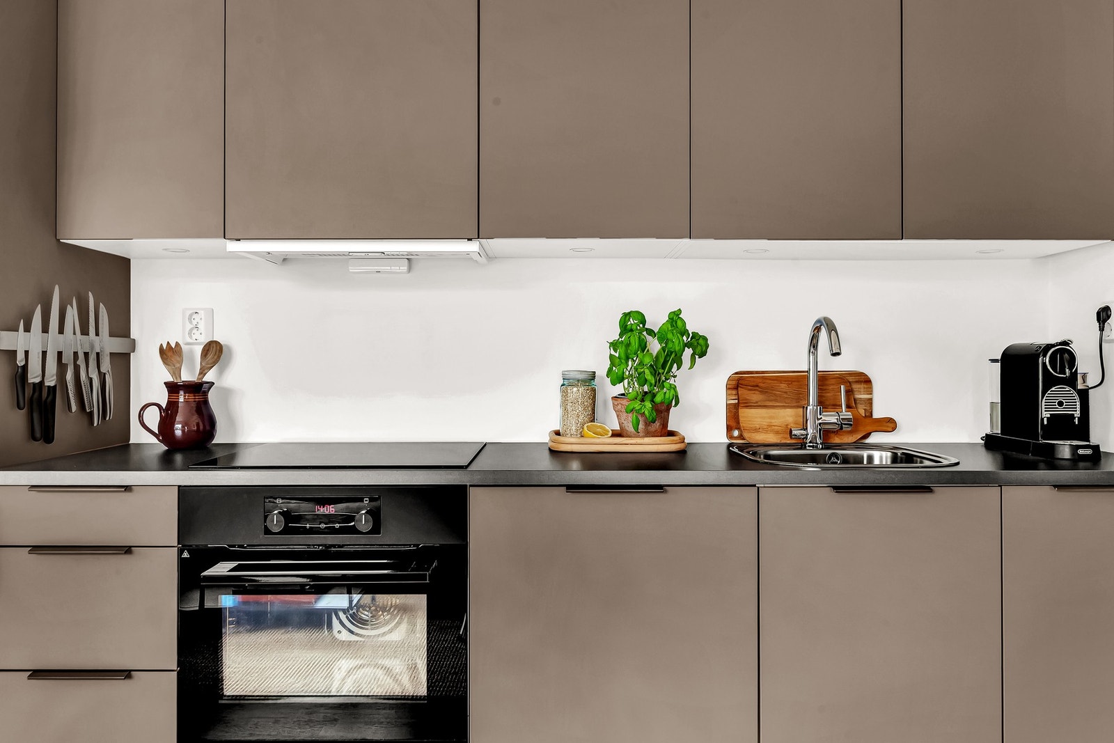 Kjøkkenet er fra Sigdal, her følger alt av hvitevarer med. Galleribilde