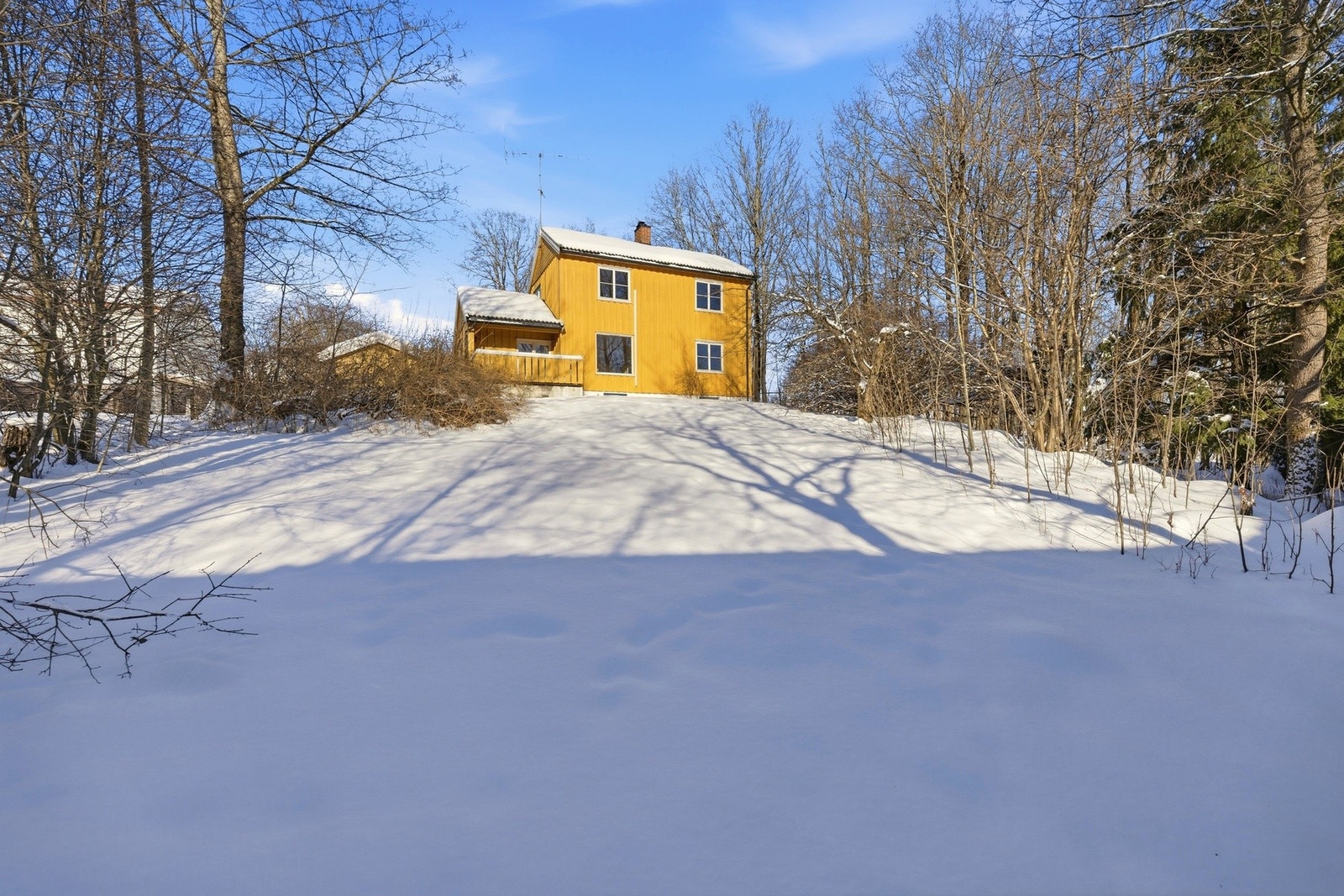 Velkommen til Nedre Høn terrasse 18 presentert av eiendomsmegler Edvard Chapsang v/ EIE eiendomsmegling avdeling Sandvika.
Foto: Luxe AS (Anders Kjøndal) Galleribilde