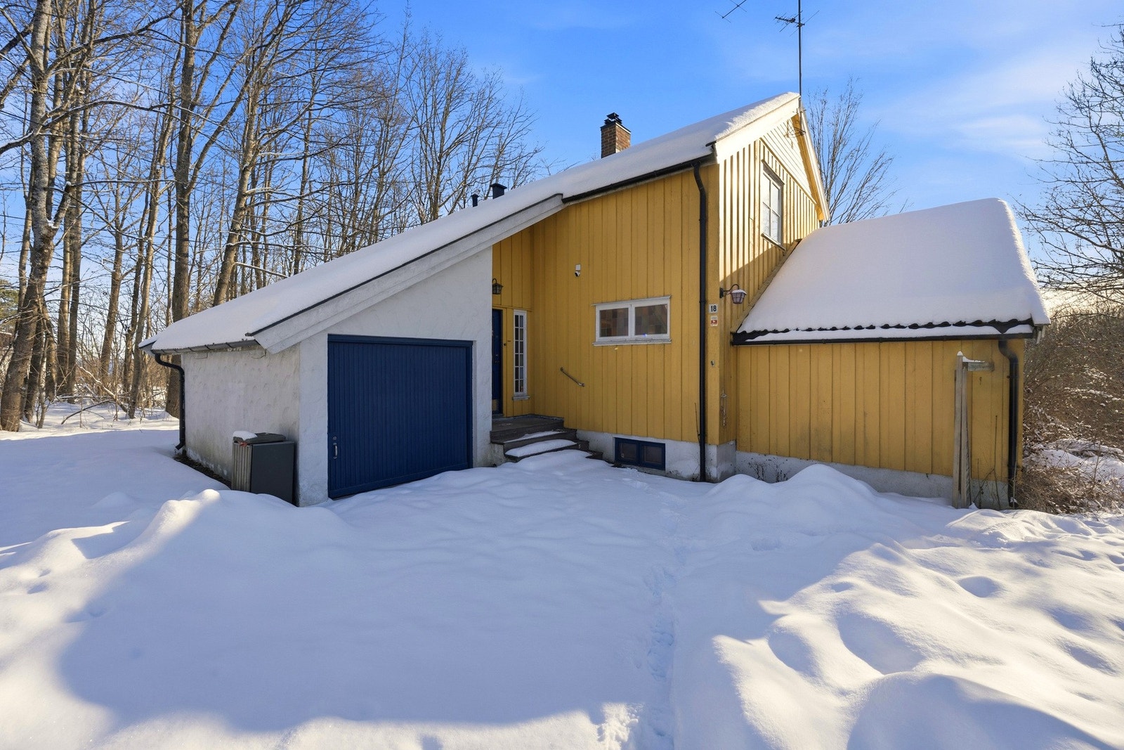 Eiendommen har en attraktiv beliggenhet i et etablert og familievennlig boligområde. Galleribilde