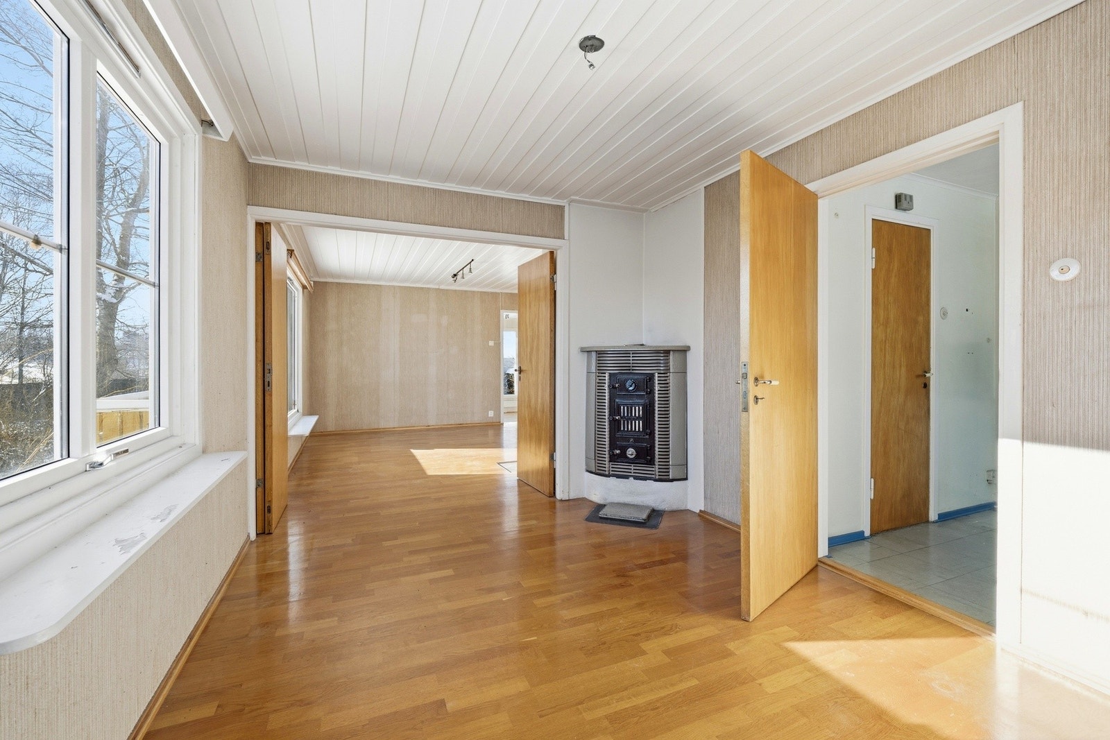 Det er god plass til et romslig spisebord hvor hele familien kan samles. Galleribilde