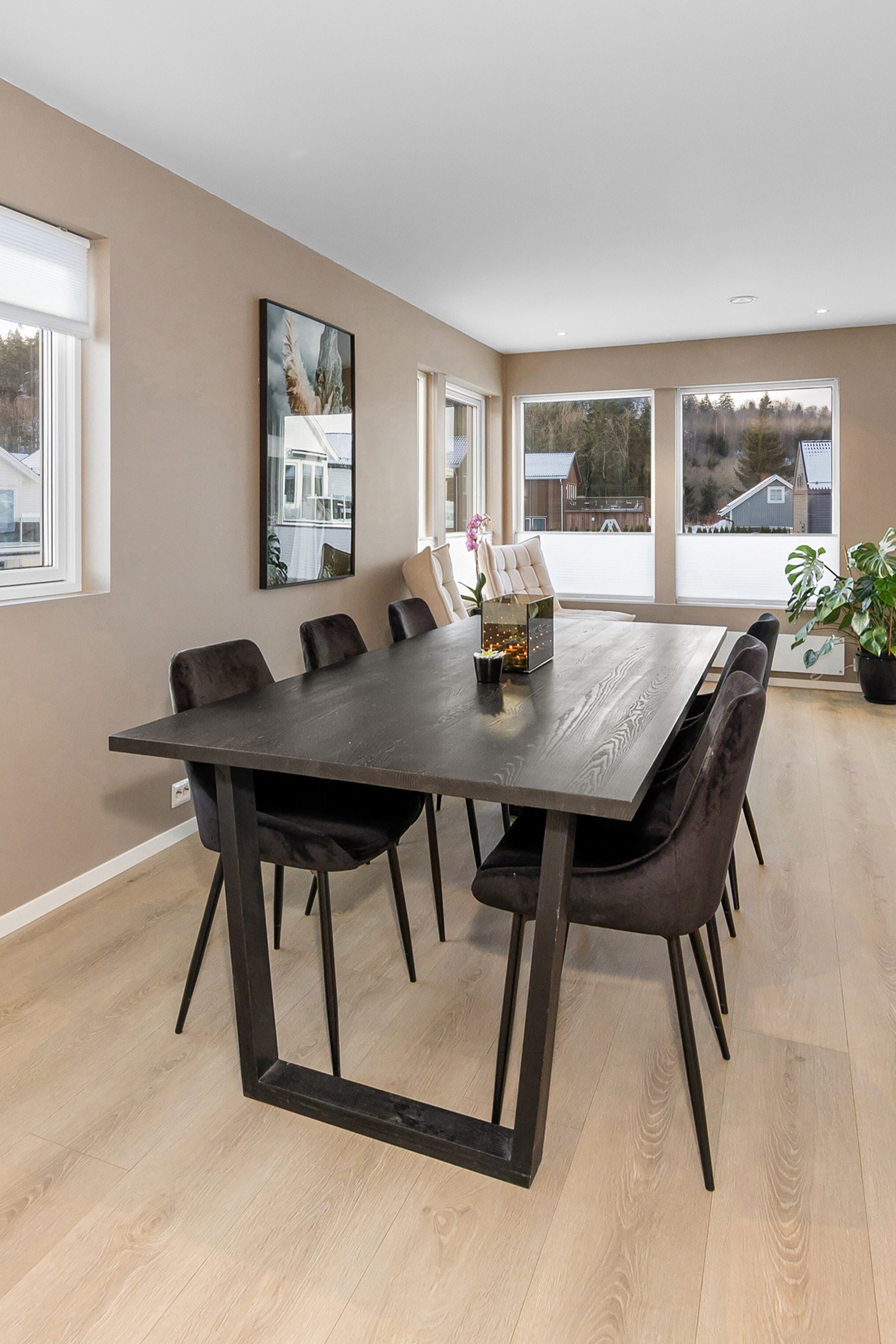 Spiseplass i tilknytning til kjøkkenet Galleribilde