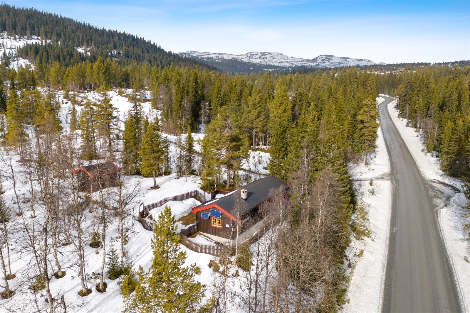 Veggli er et velkjent og ideelt utgangspunkt for aktiviteter i fjellet gjennom hele året. Galleribilde