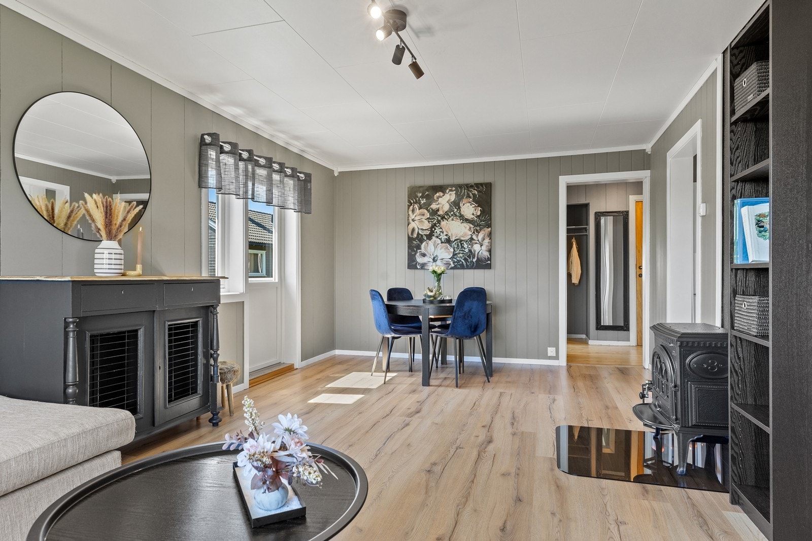 Fra stuen er det utgang til sydvestvendt balkong på 15 kvm Galleribilde