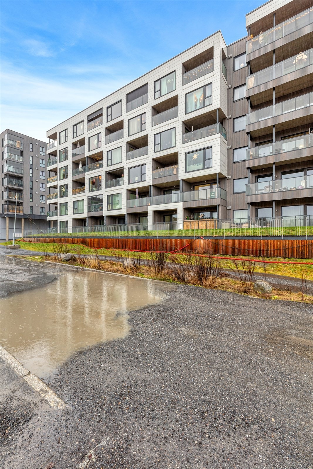 Hverdagen blir enkel med kort vei til butikker, storsenter og kollektivtransport. Galleribilde