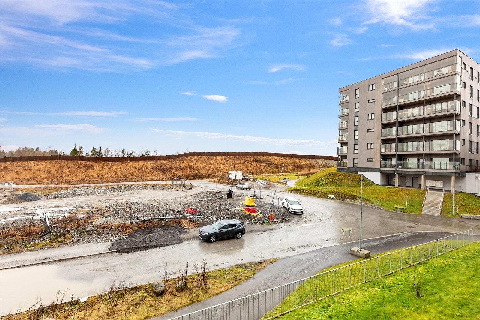 Leiligheten ligger med kort avstand til Jessheim sentrum og offentlig kommunikasjon. Galleribilde