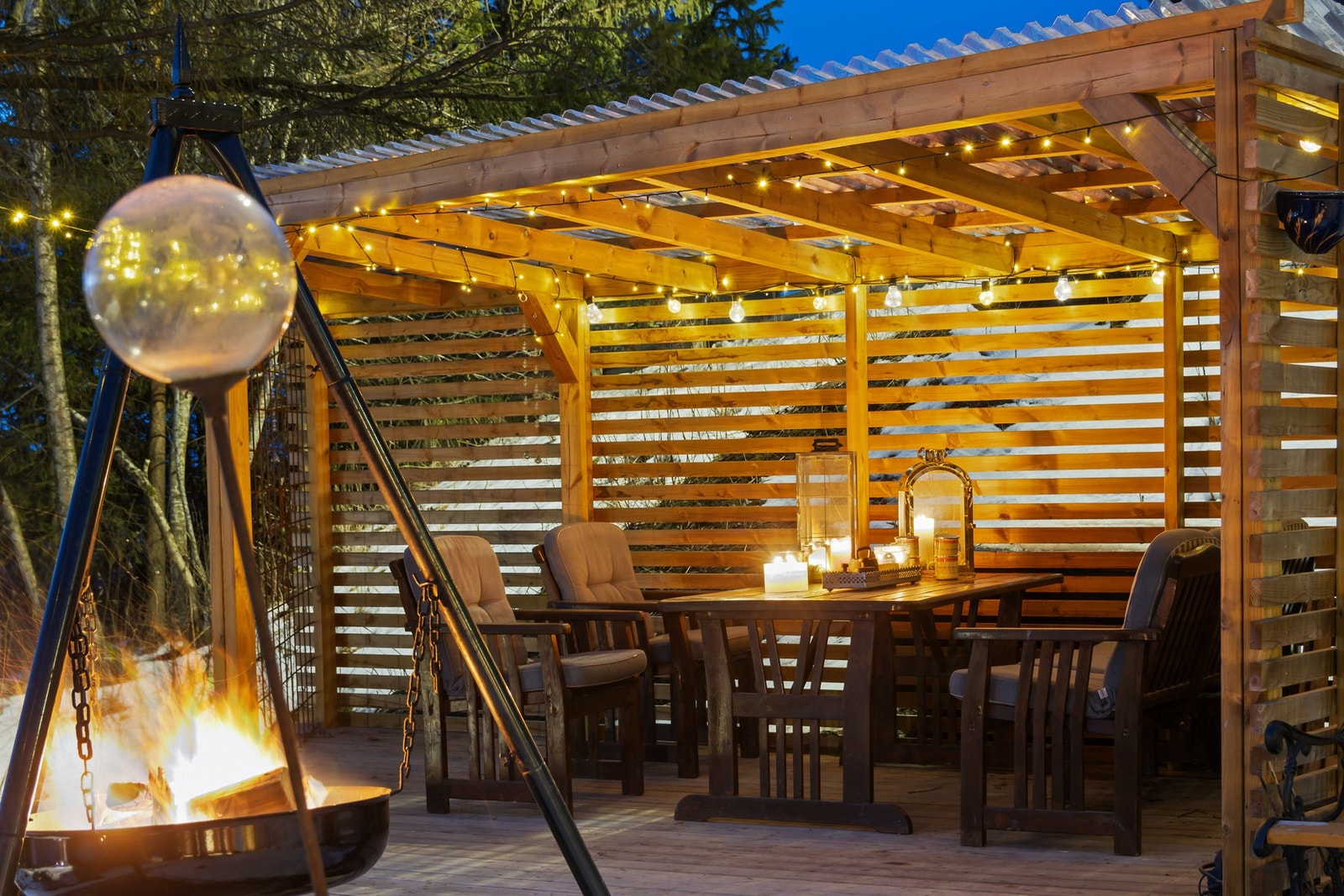 Trivelig pergola som er nybygd. Galleribilde