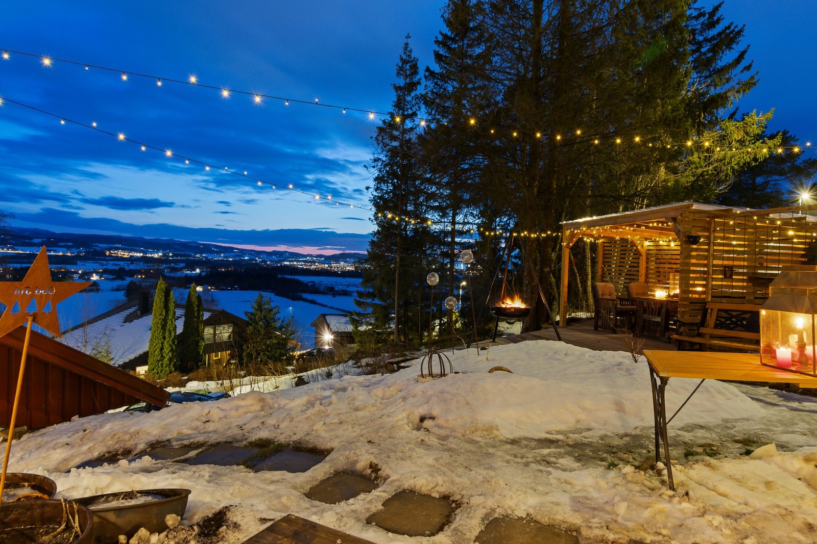 Utsikt fra inngangspartiet. Galleribilde