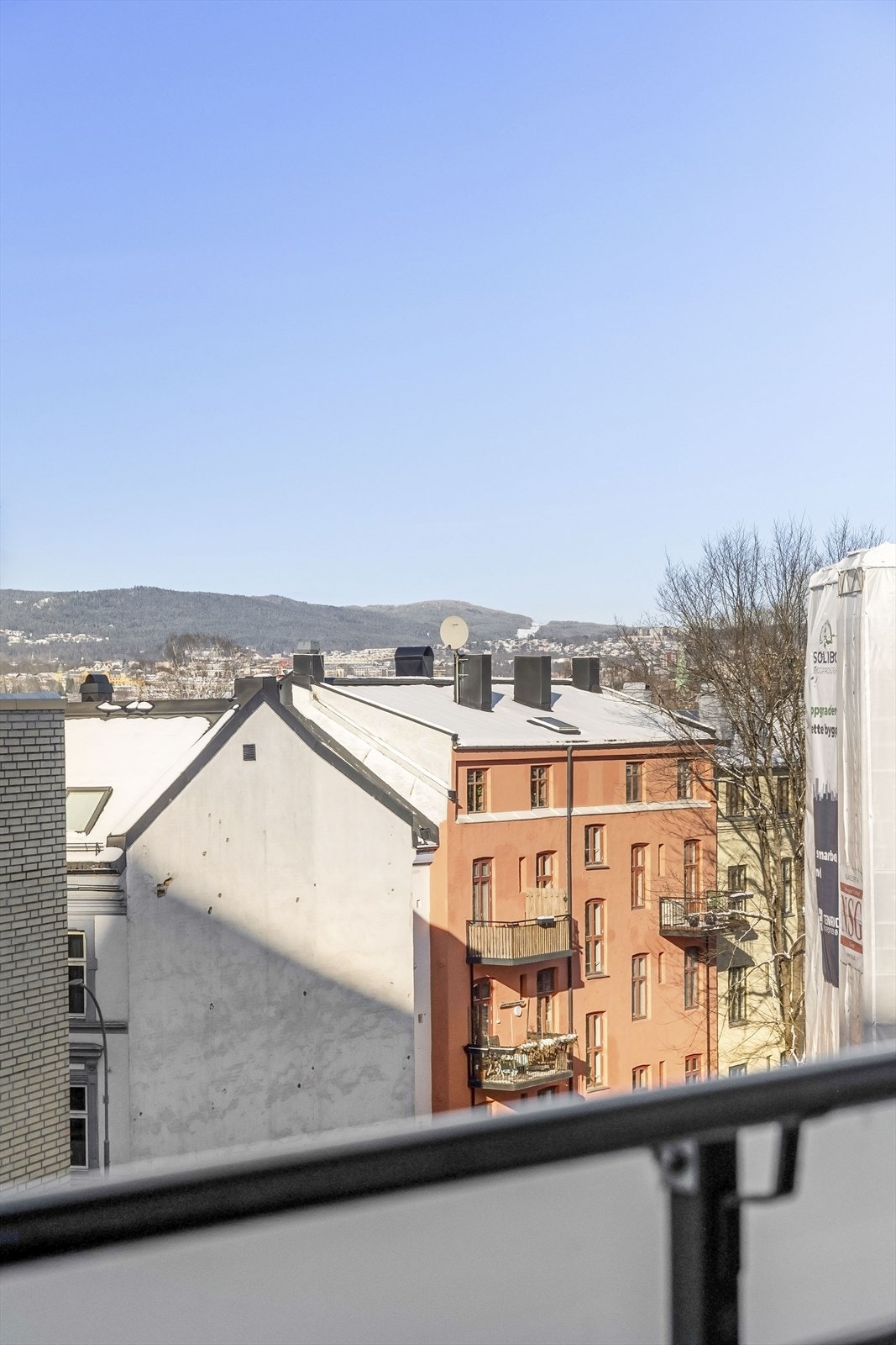 Leiligheten ligger sentralt til i et etablert område i Gamlebyen. Galleribilde