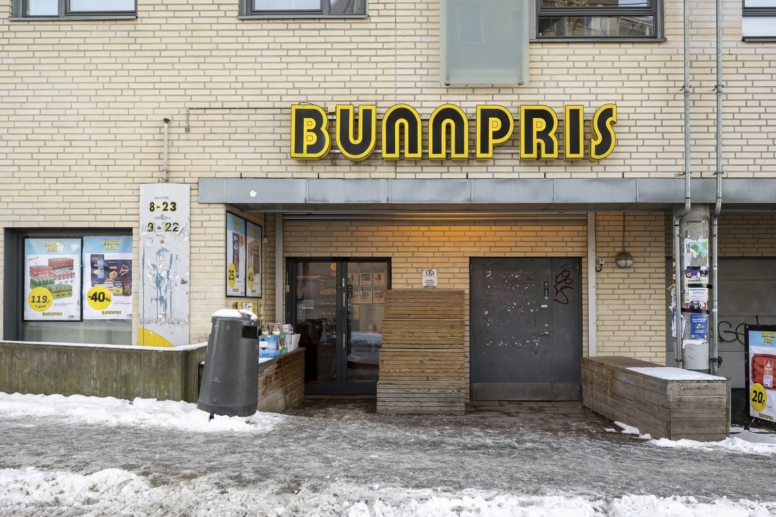 Hverdagsinnkjøpene er enkle med søndagsåpne Bunnpris kun ett minutts gange fra leiligheten. Galleribilde