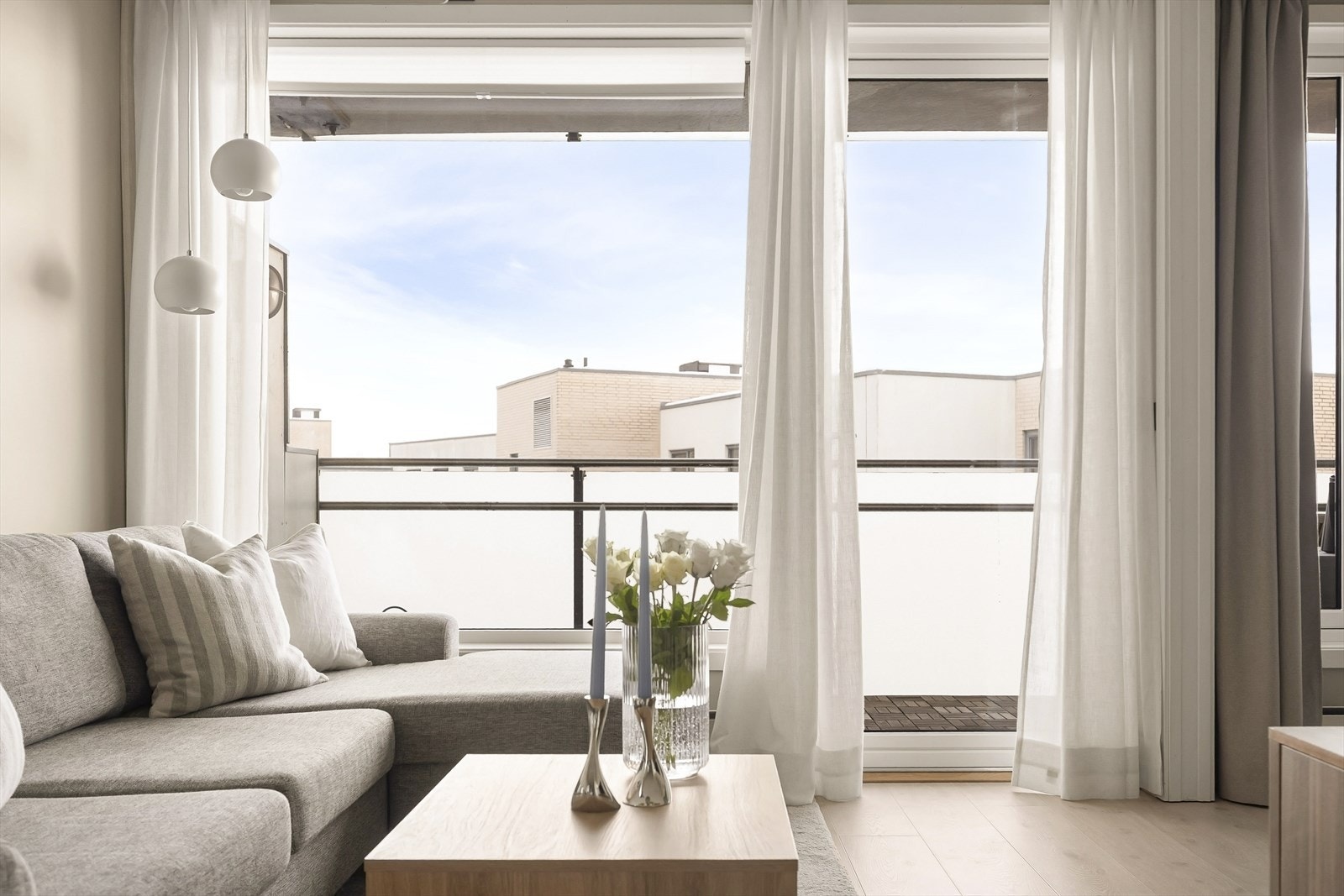 Fra stuen er det direkte utgang til balkongen. Galleribilde