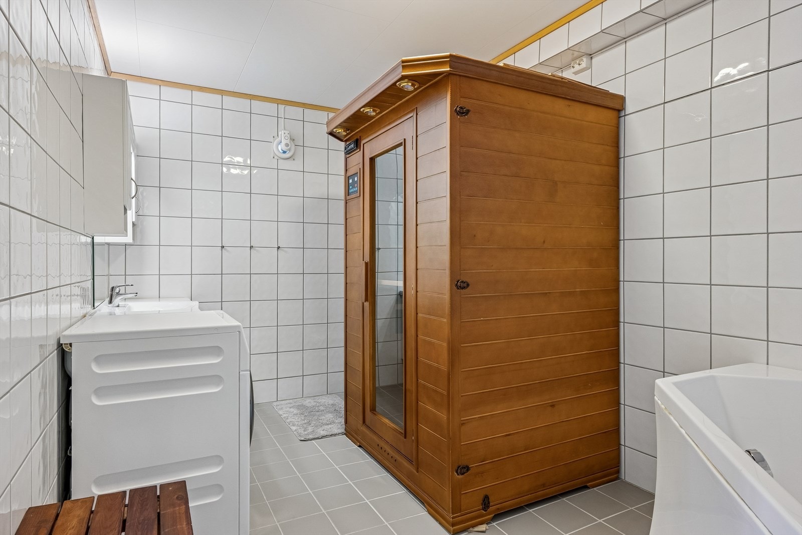 Bad i sokkel. Galleribilde