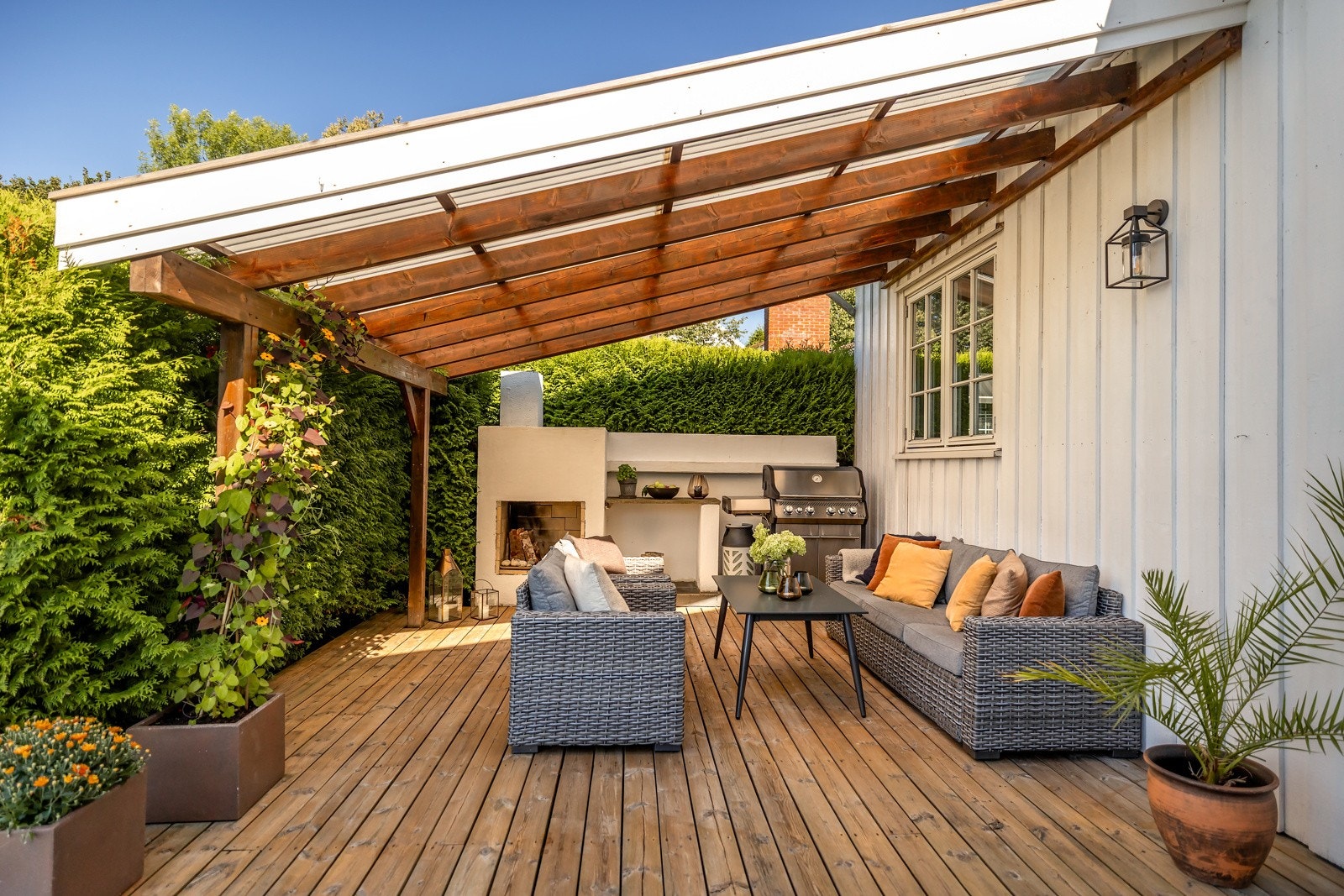 Delvis overbygget terrasse. Galleribilde