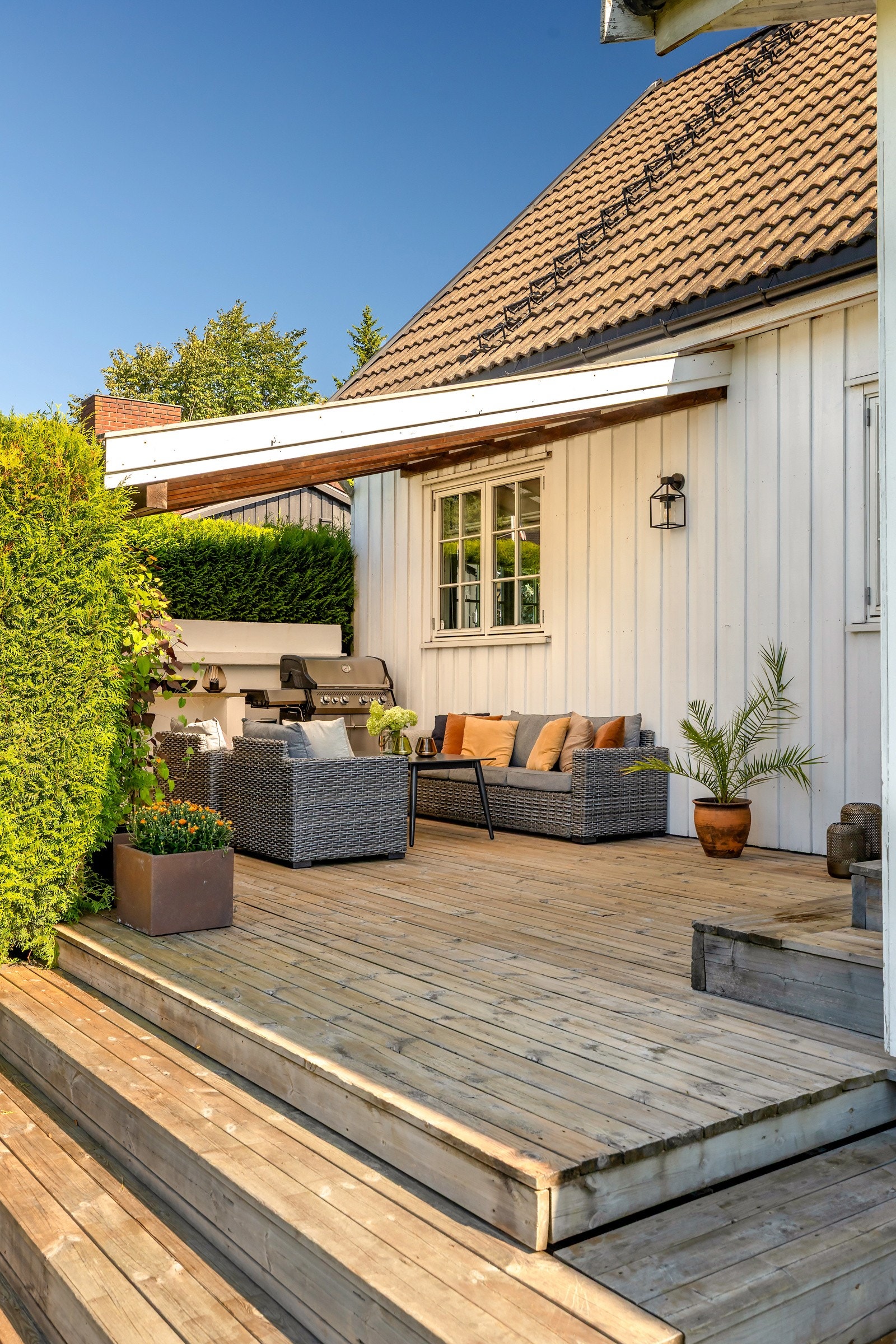 Fra terrasssen har du direkte adkomst til resten av hagen. Galleribilde