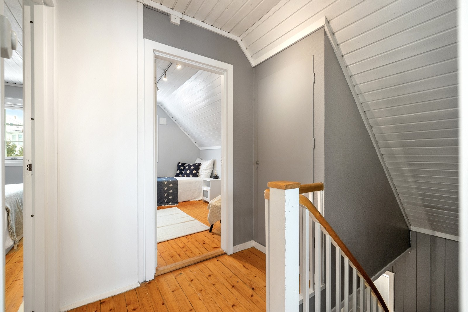 I boligens andre etasje finner du tre gode soverom. Galleribilde