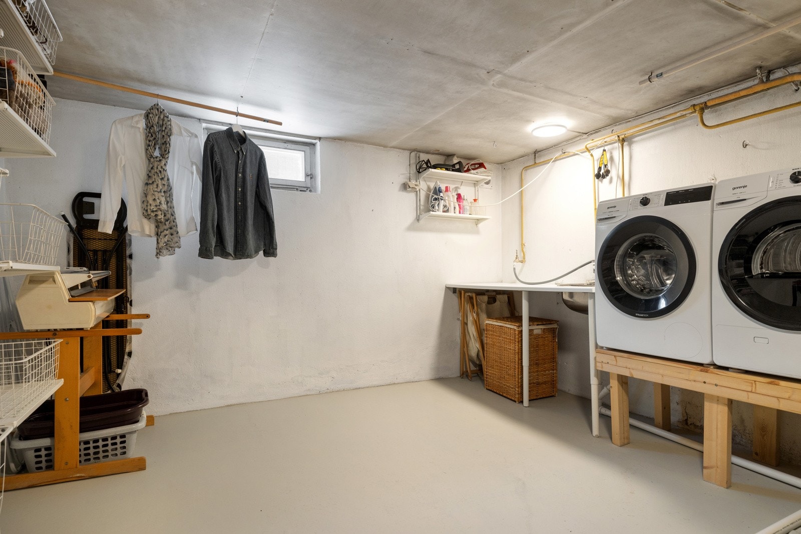 Vaskerommet i underetasjen er romslig og praktisk utformet. Galleribilde