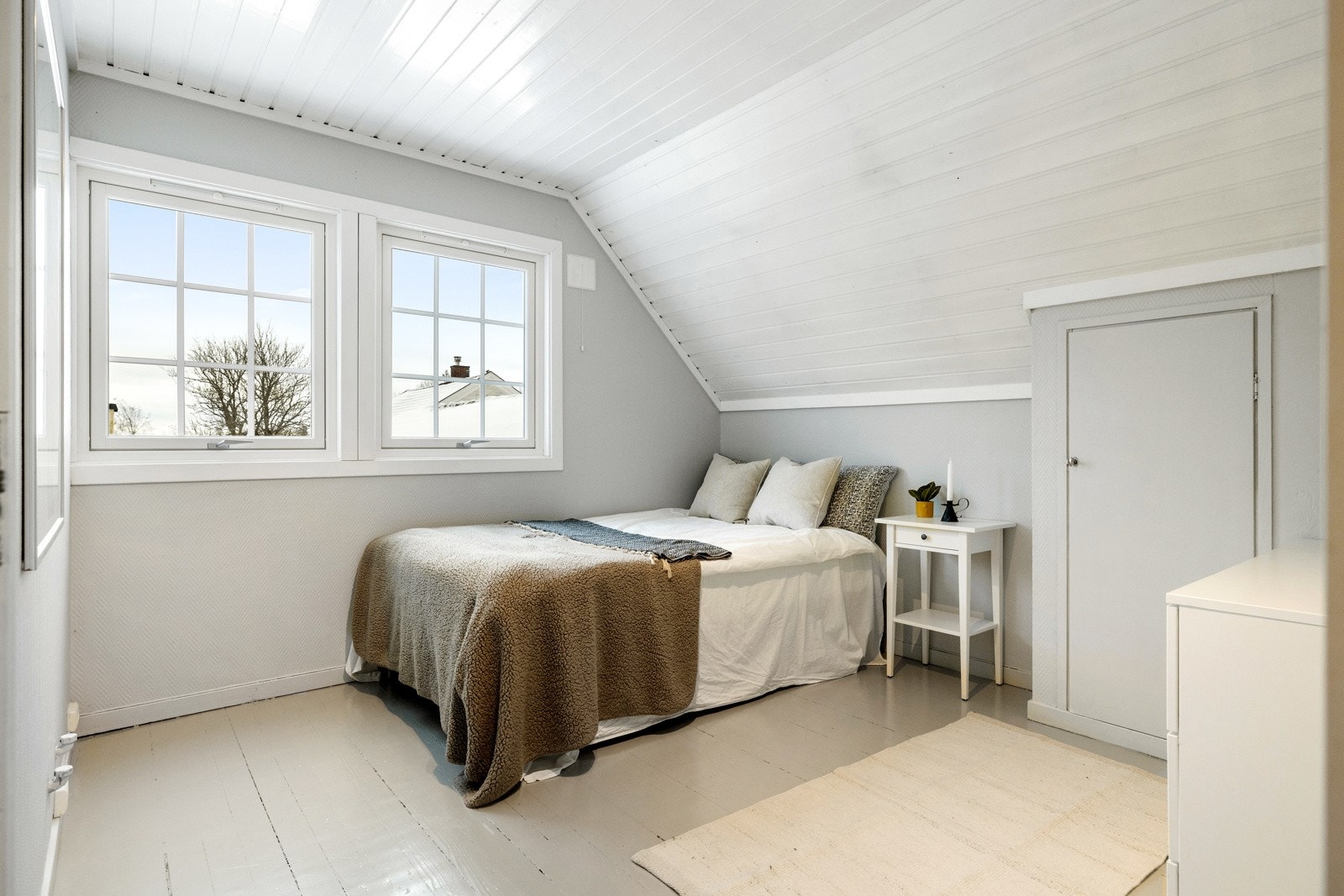 Soverom 2 - egner seg godt som barnerom, gjesterom eller hjemmekontor, alt etter behov. Galleribilde