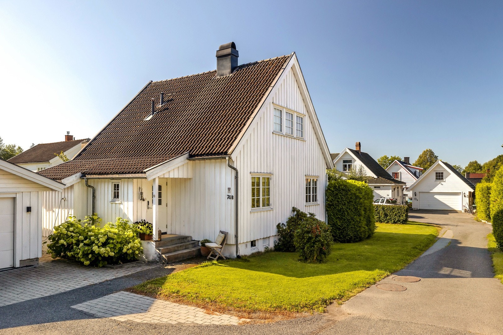 Her har vi gleden av å presentere en stor og innholdsrik enebolig med attraktiv beliggenhet på Haslum. Galleribilde