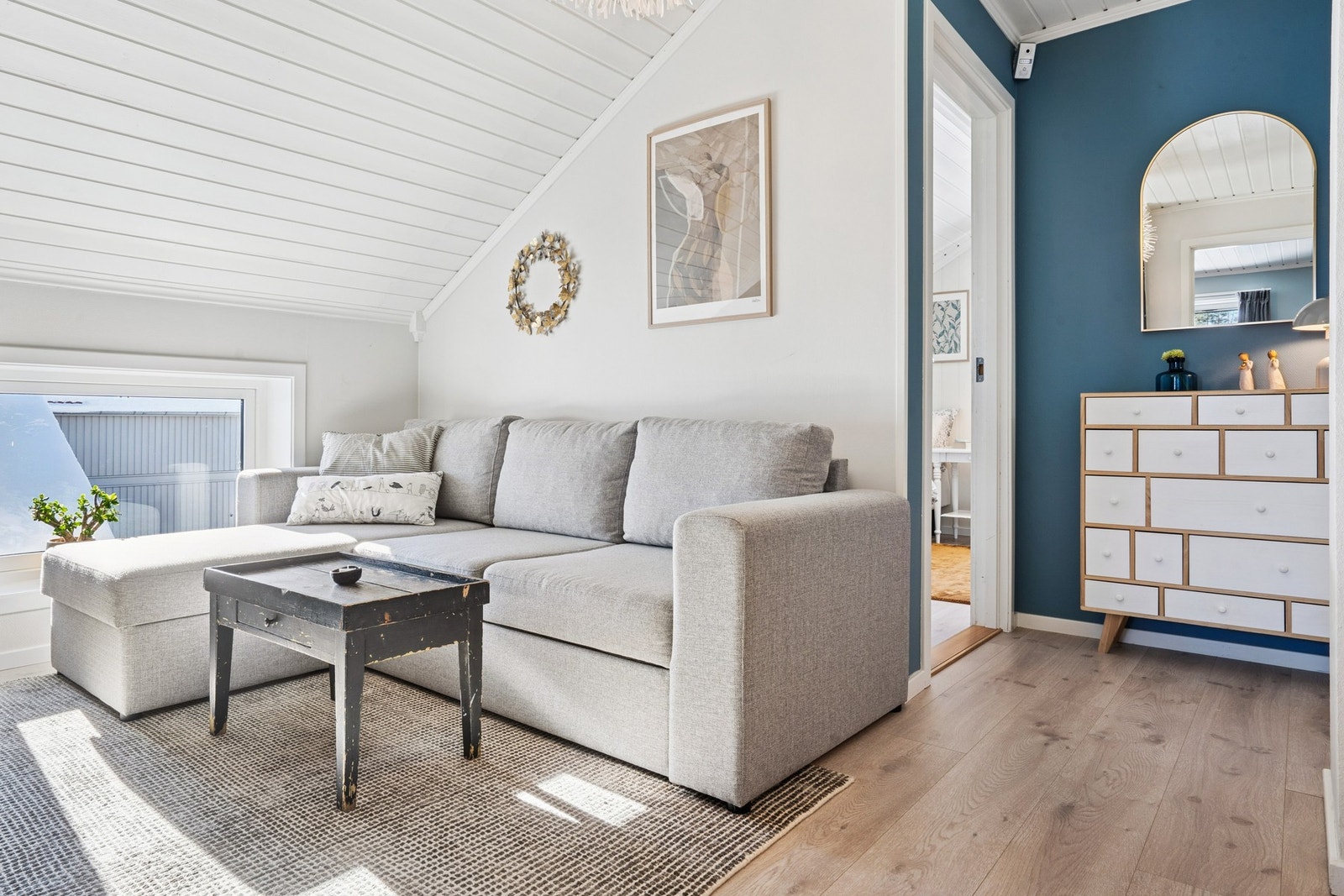 Boligen inneholder en TV-stue i 2 etasje som er perfekt for rolige kvelder og gode serier. Galleribilde