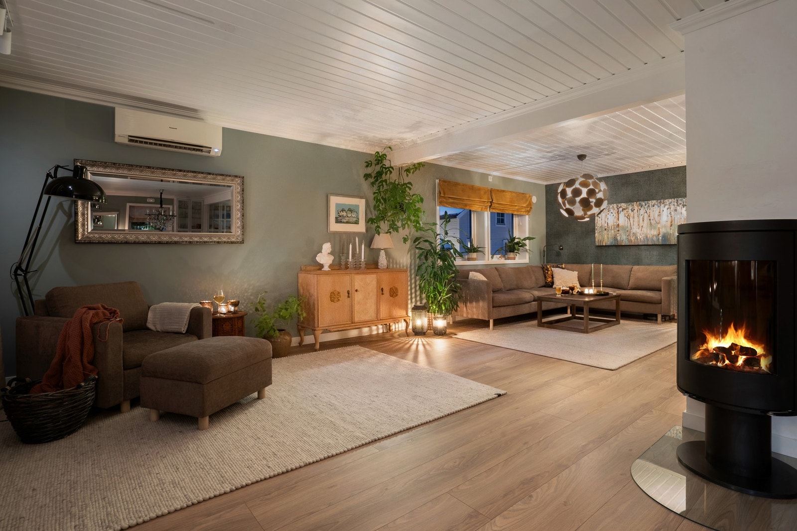 Dette er en flott enebolig som ligger sentralt til på Sand ca. 3 km fra Jessheim sentrum. Galleribilde