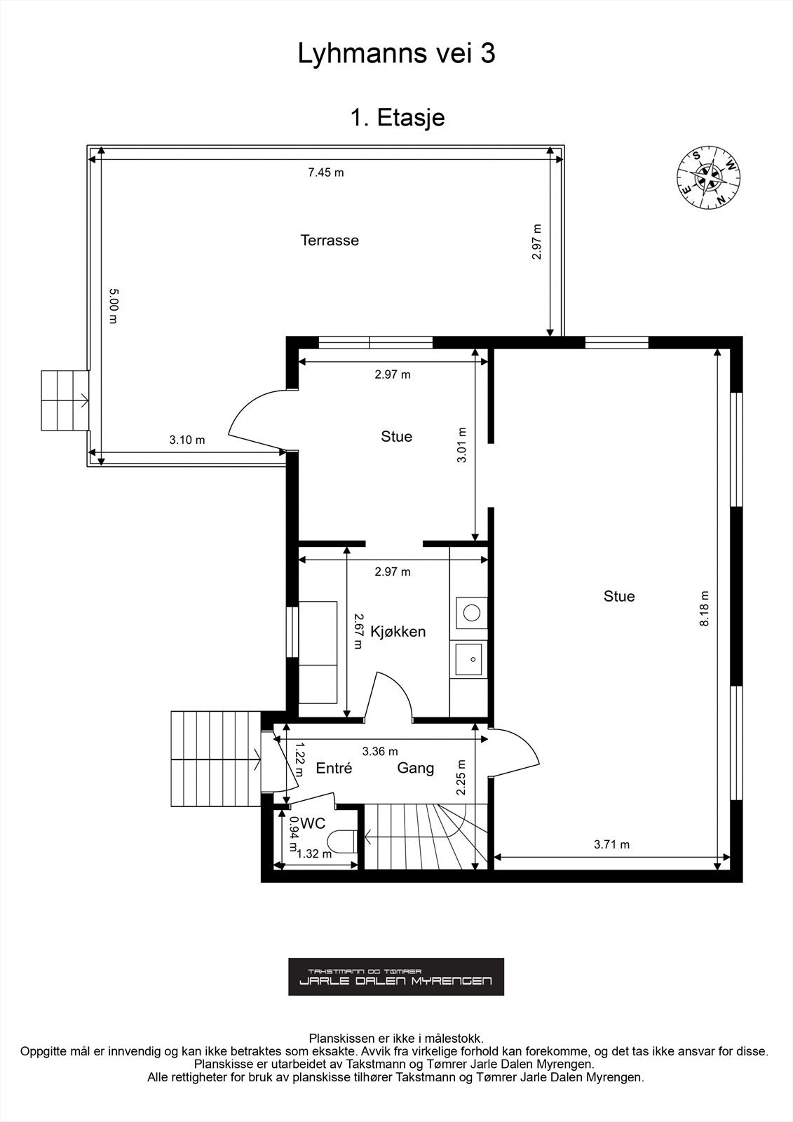 Første etasje har en tradisjonell planløsning med entré, gang, WC, kjøkken og to stuer. Galleribilde