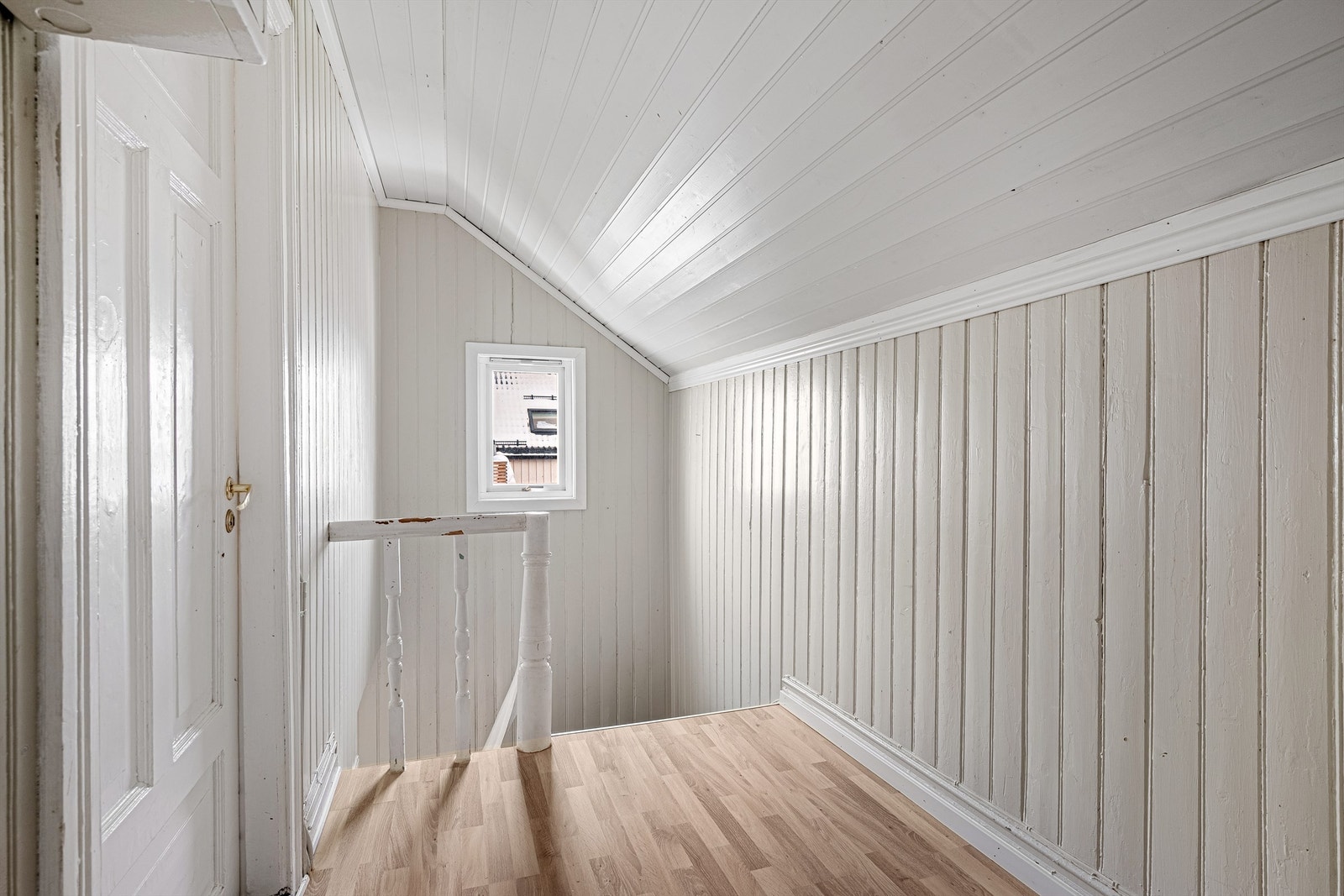 Tretrappen fører opp til andre etasje, som rommer sove avdelingen. Galleribilde