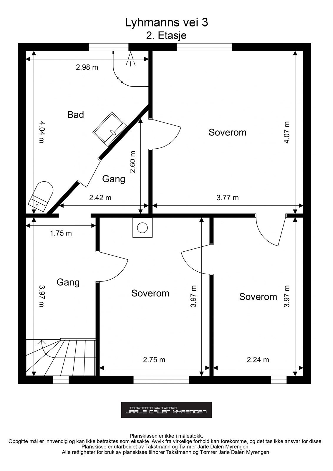 Andre etasje er innredet med tre soverom, bad og gang Galleribilde